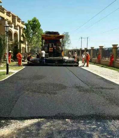 小区黑色道路铺设